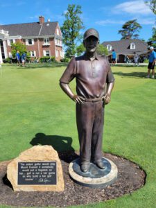 Pete Dye statue