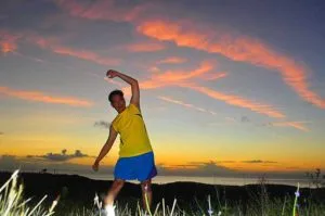 pre-round stretching by SWhologwhy via flickr