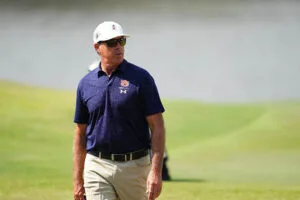 NCAA coach Nick CLinard of Auburn